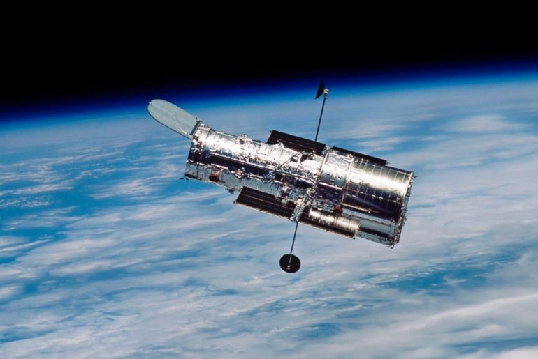 긴 목적어는 후치하라 Hubble Telescope Still Going Above and Beyond